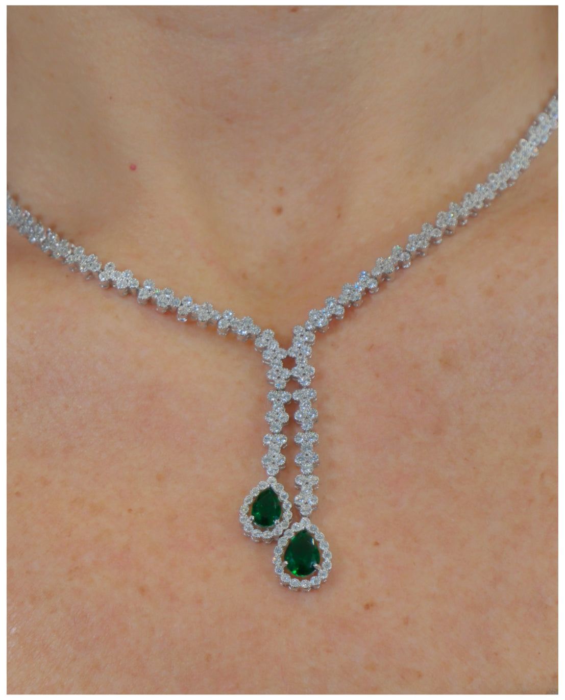 Gargantilla elegante doble con circonitas