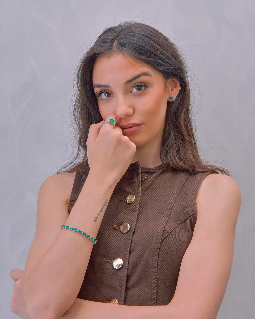 Pulsera en plata con circonitas color y talla esmeralda