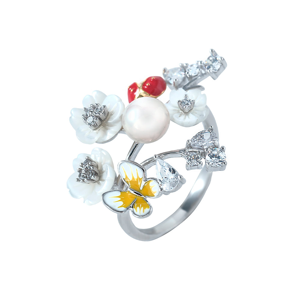 Anillo con perla y flores en nácar con mariposa y mariquita