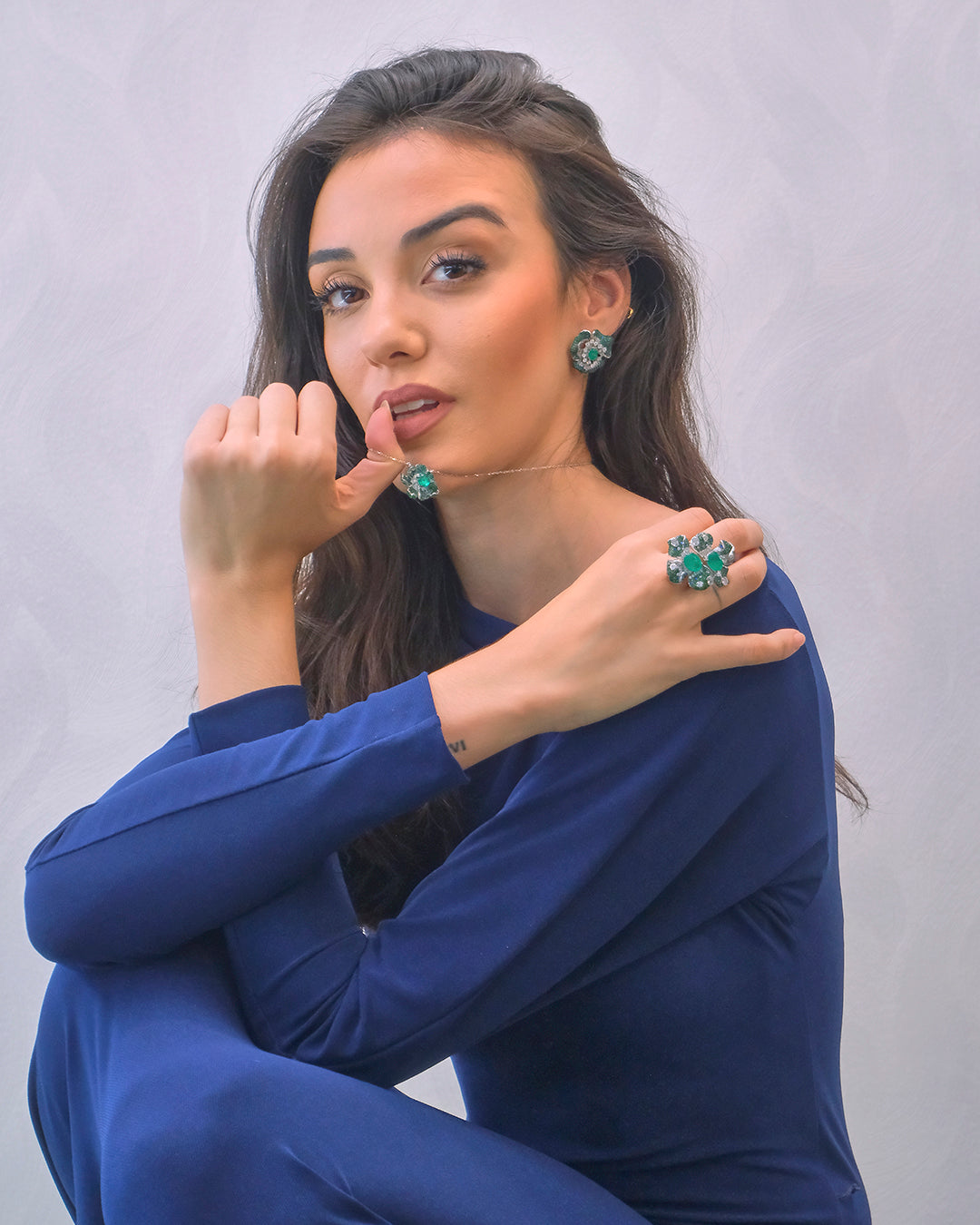 Anillo grande flor en plata con circonitas
