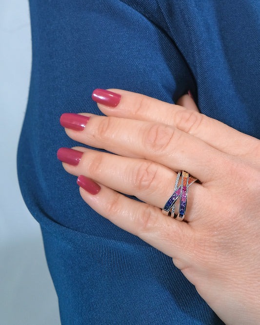Anillo cruzado con circonitas de colores talla princesa