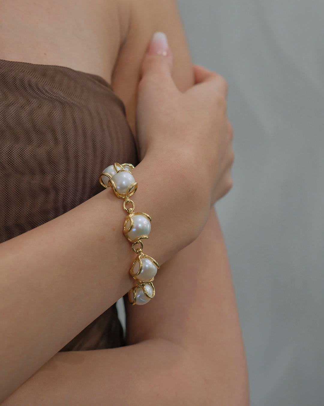 Gold-plated bracelet with 8 large cultured pearls