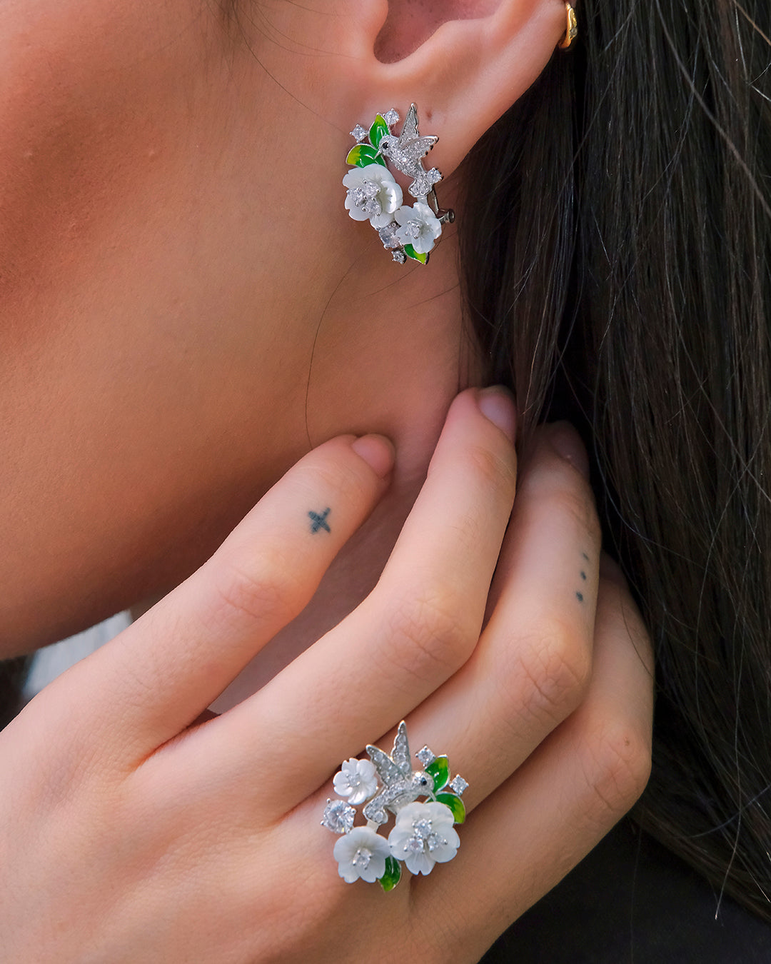 Pendientes con flores  y pajarito en circonitas
