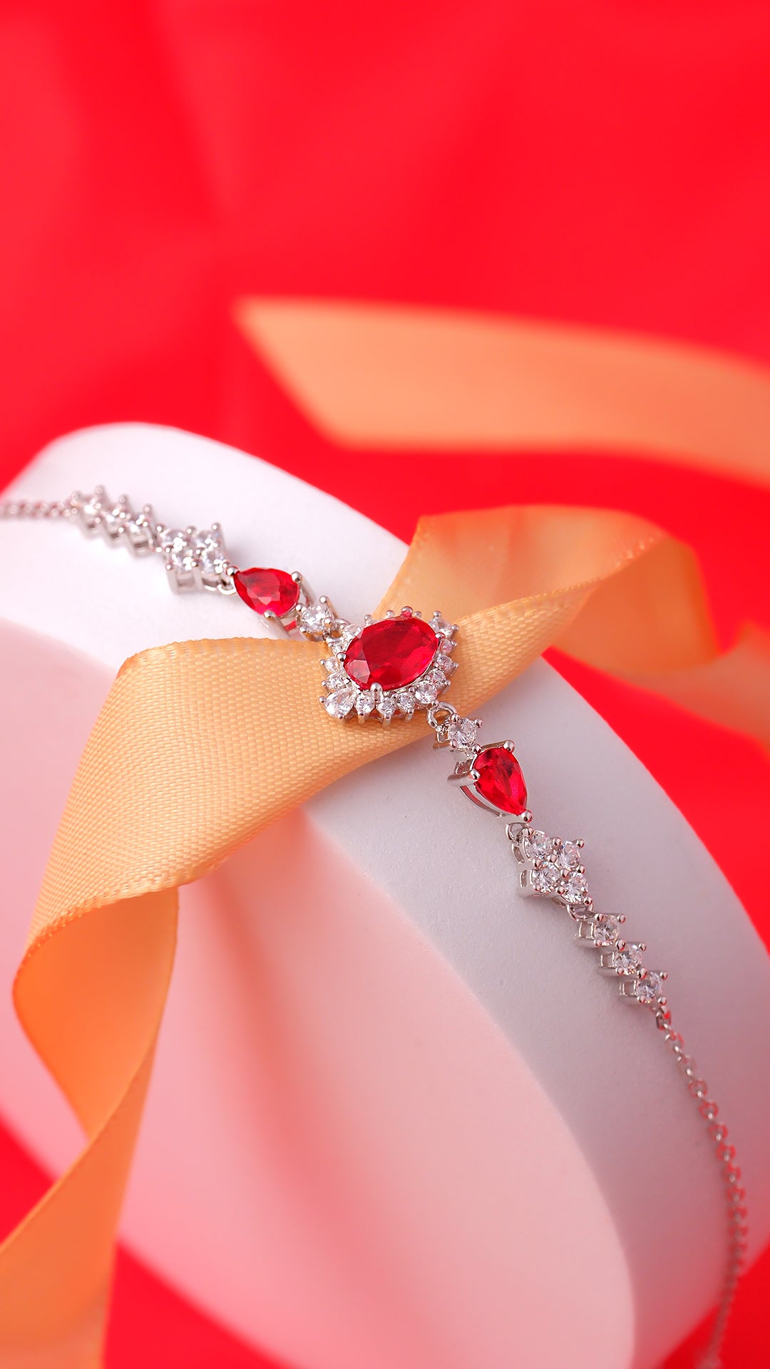 Pulsera roseta central color rubi