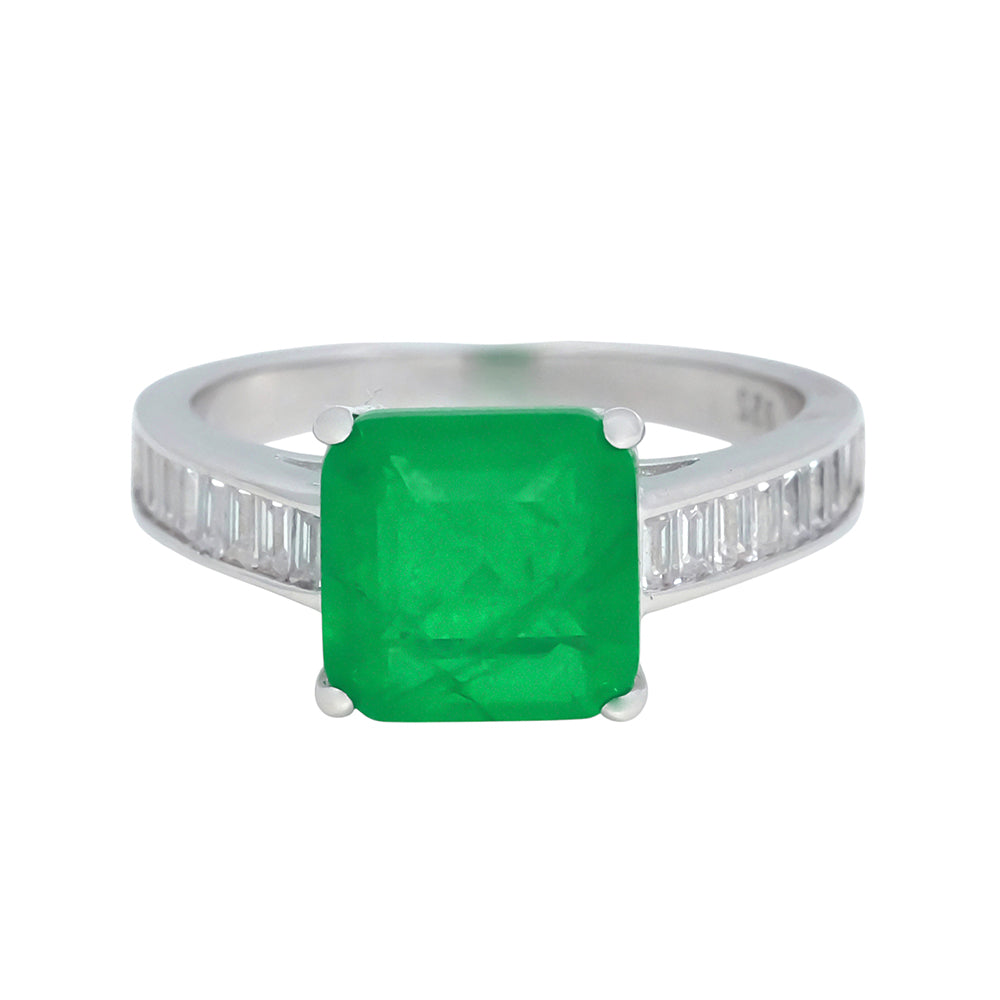 Anillo en plata con piedra color esmeralda