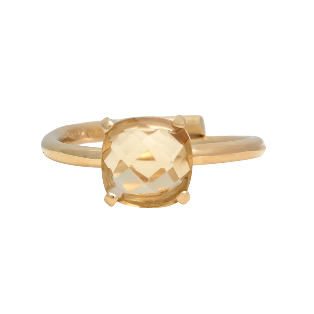 Anillo con baño de oro y piedra citrino central