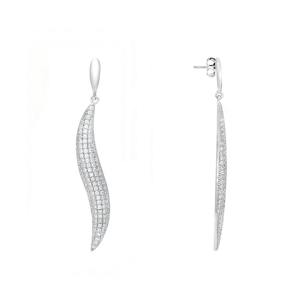 Pendientes largos con cuajado de circonitas