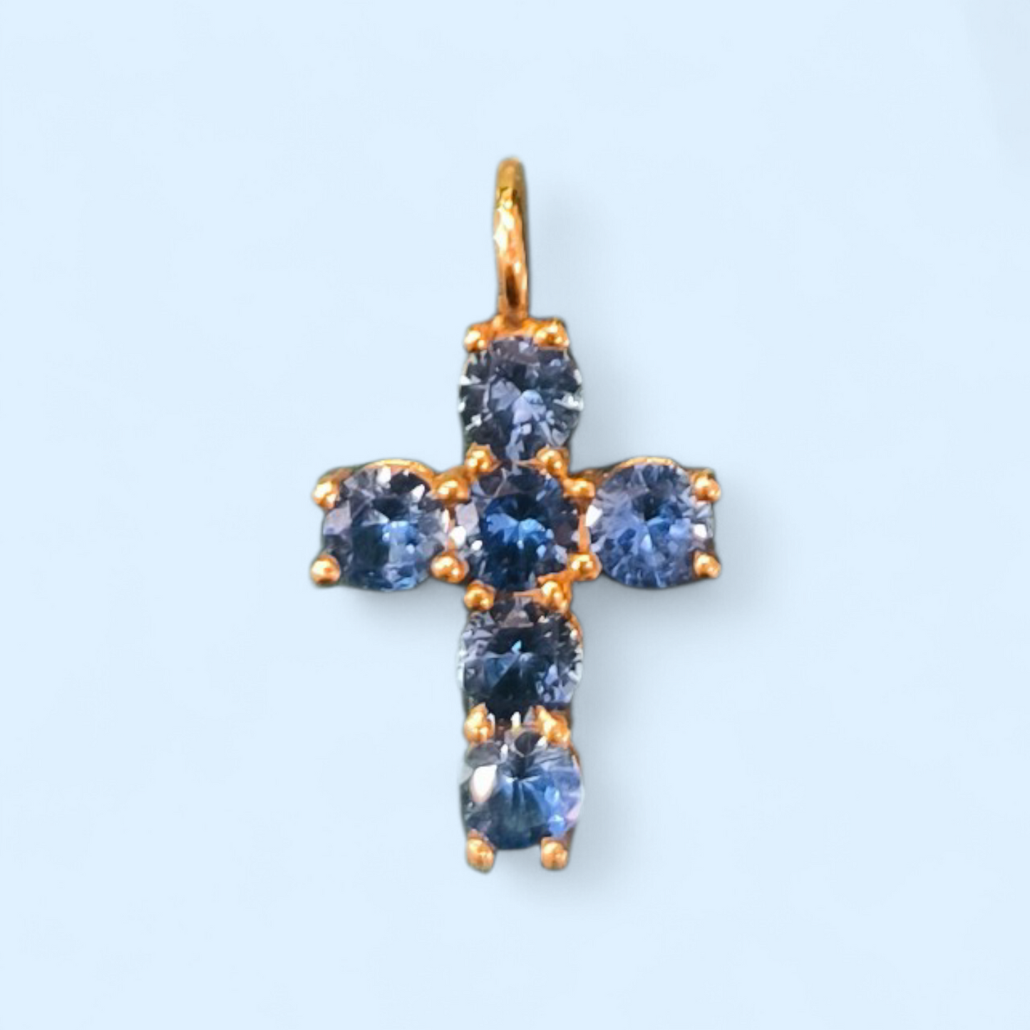 Cruz pequeña con circonitas de color