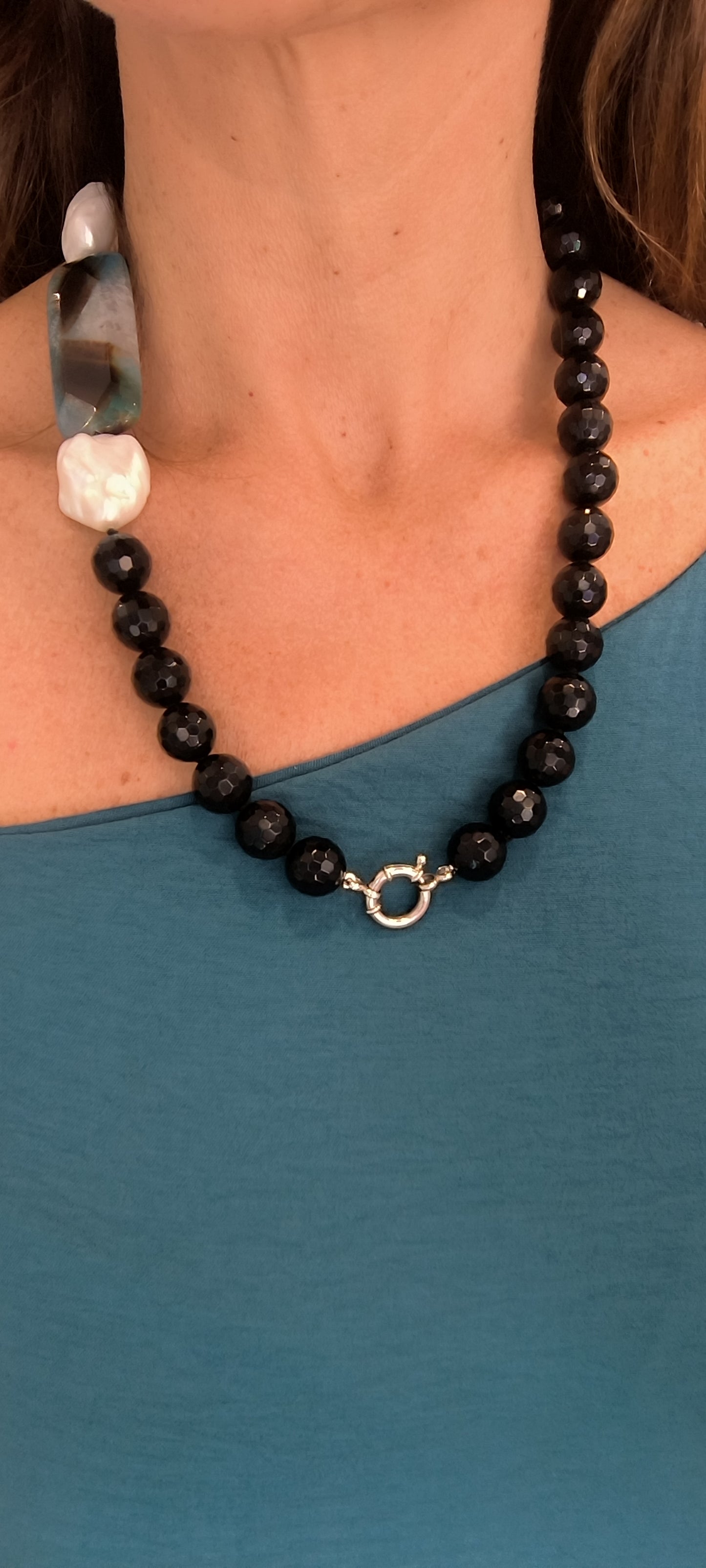 Collar ónix facetado