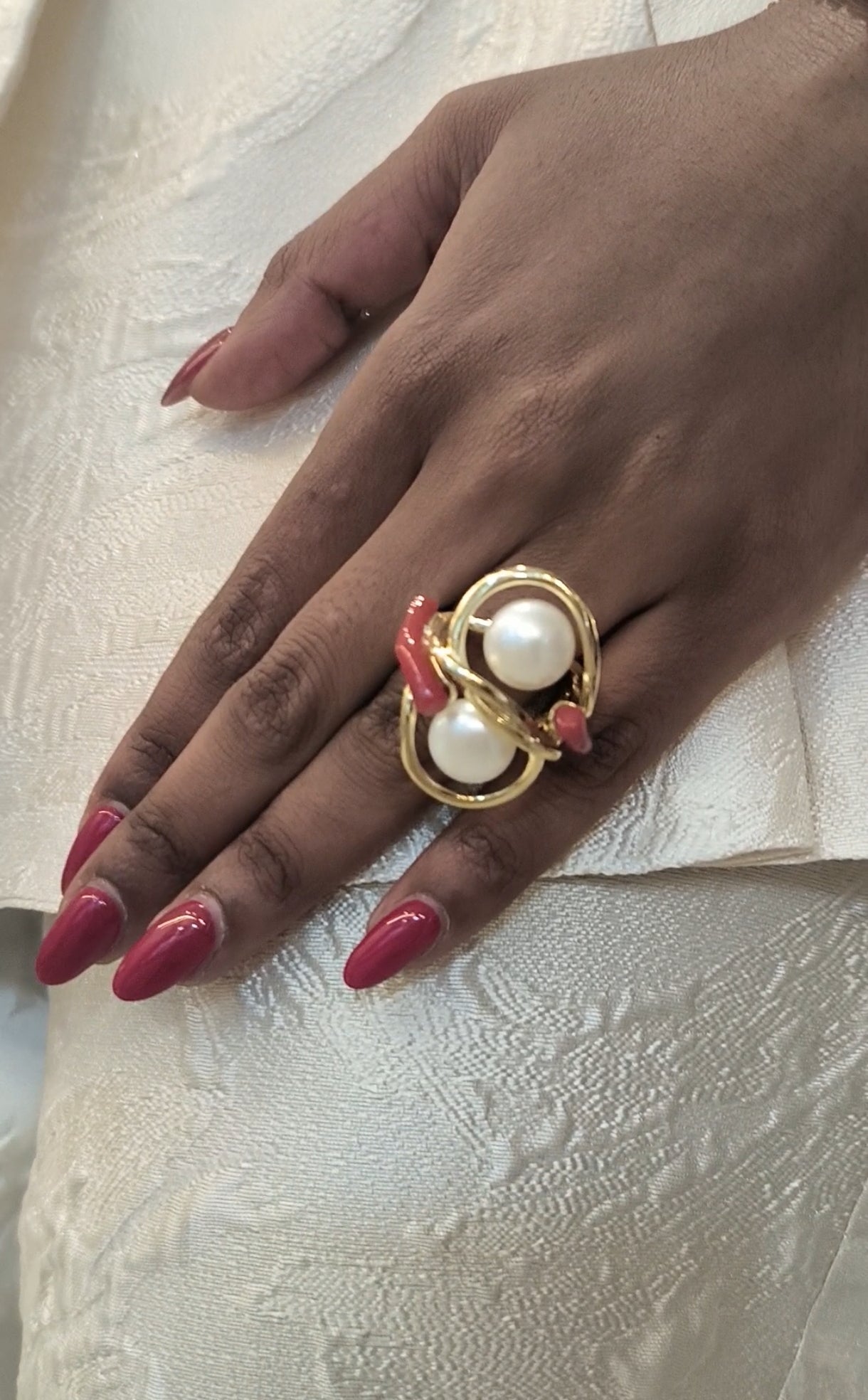 Anillo perlas y coral mediterráneo