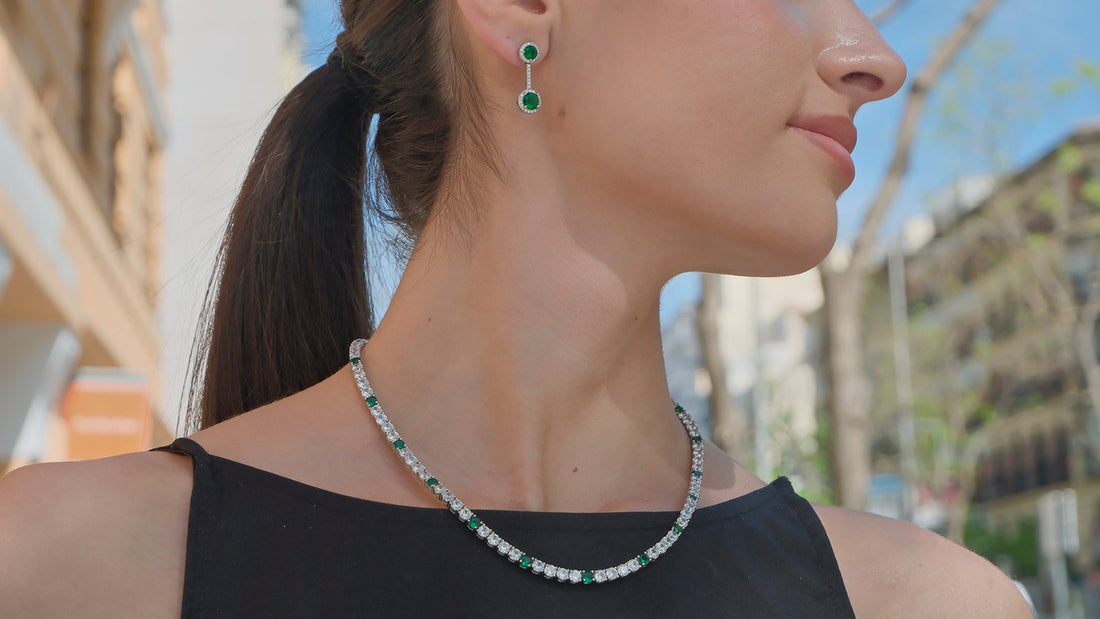 Cómo elegir el collar perfecto según el escote