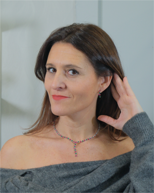 Pendientes largos con circonitas color esmeralda y rubi