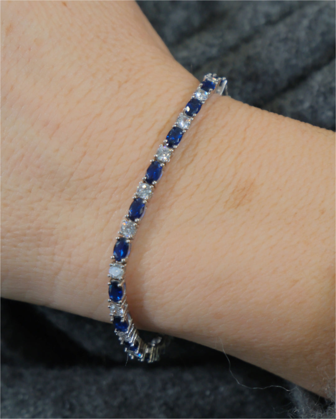 Pulsera en plata con circonitas zafiro