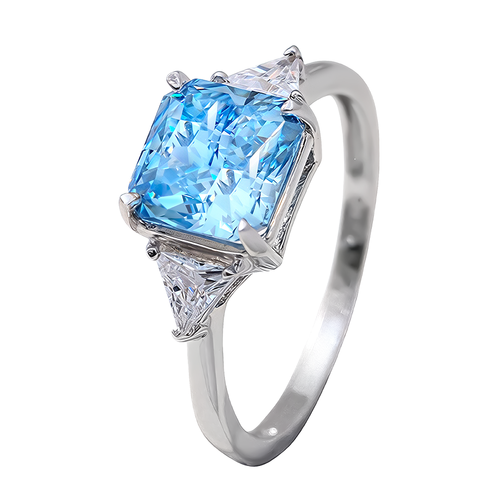 Anillo en plata 925 con centro talla carré color aguamarina y dos circonitas laterales talla triángulo – Kebel