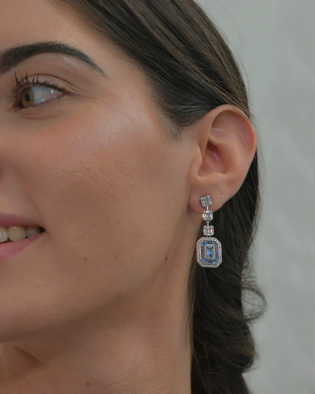 Pendientes en plata largos rosetas talla baguette aguamarina