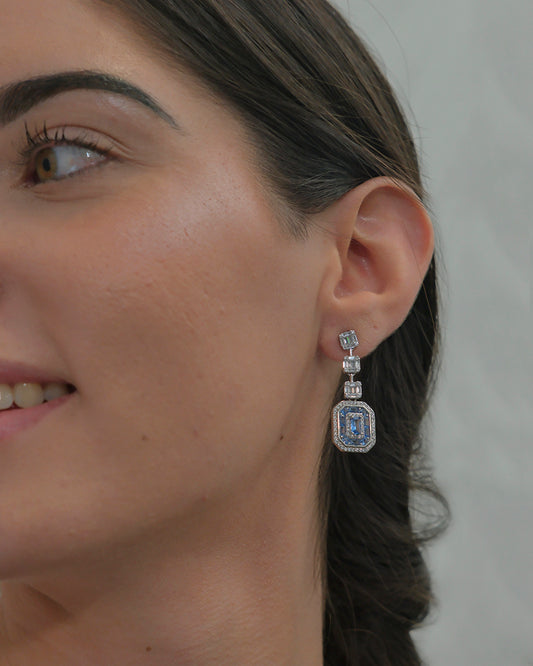 Pendientes en plata largos rosetas talla baguette aguamarina