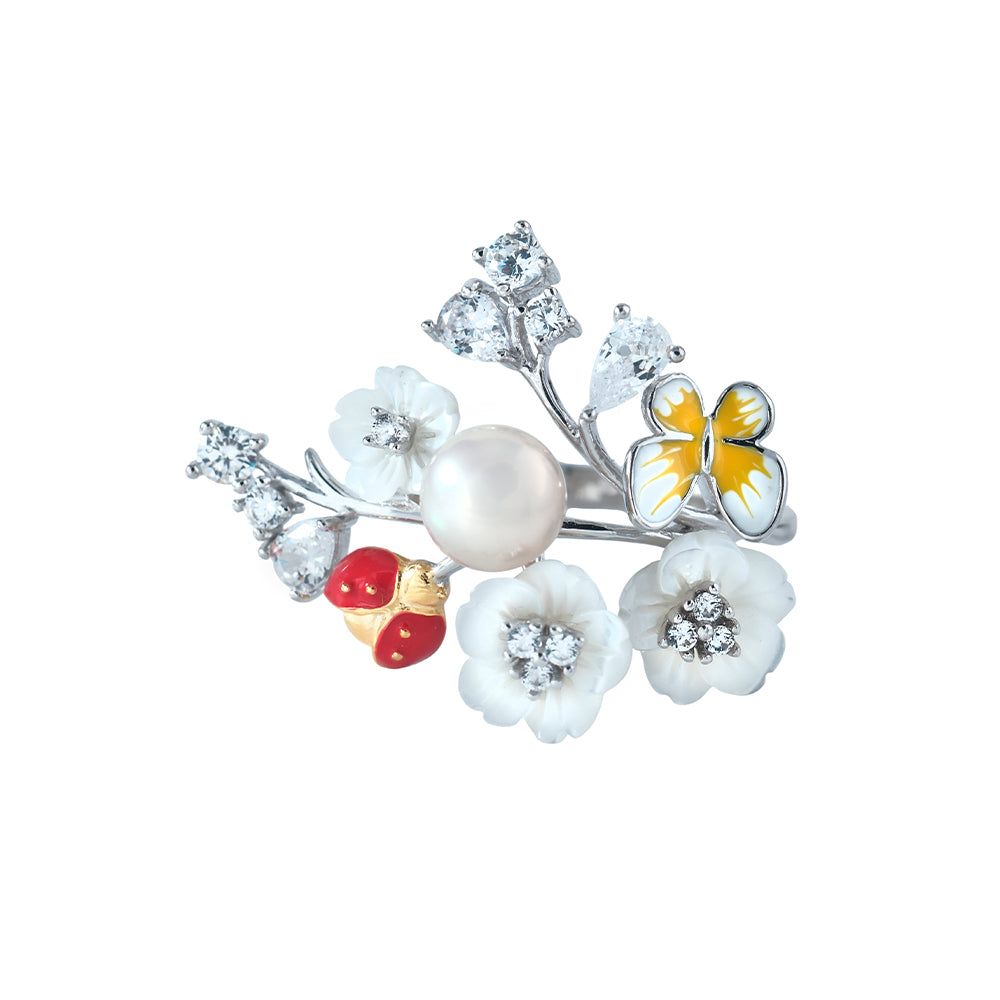 Anillo con perla y flores en nácar con mariposa y mariquita