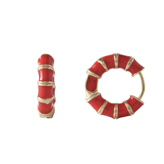 Aros pequeños con esmalte rojo