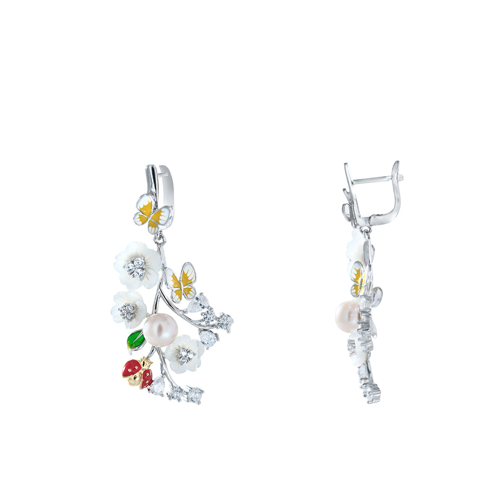 Pendientes largos con flores, mariposas y mariquitas