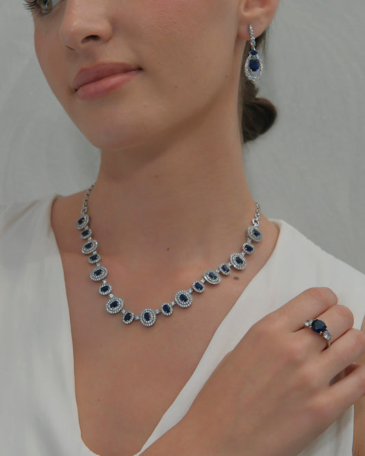 Silver jewel choker with zircon borders and central sapphire color