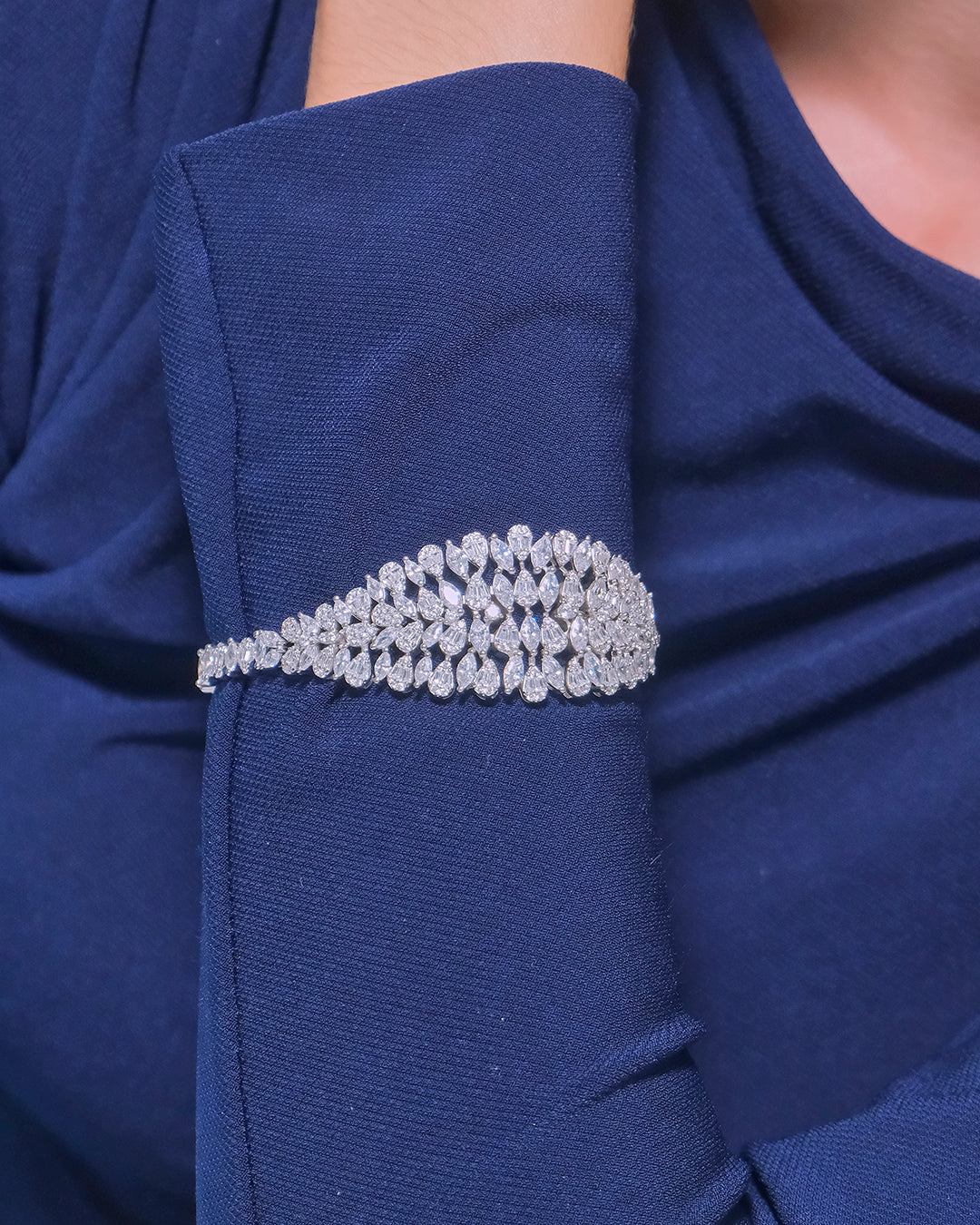 Pulsera en plata en disminución con circonitas engastadas en garra