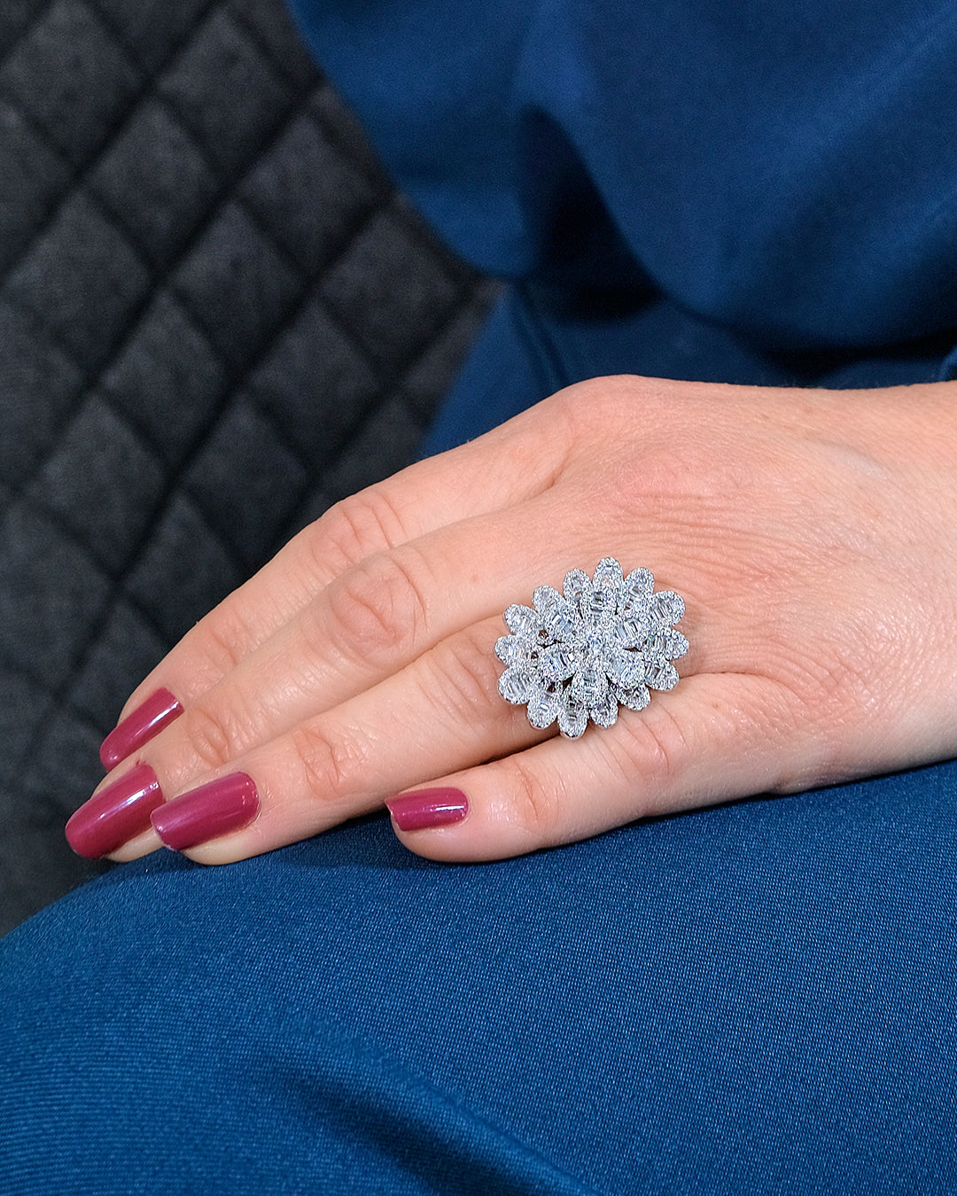 Anillo flor joya en plata orlas oval con circonitas