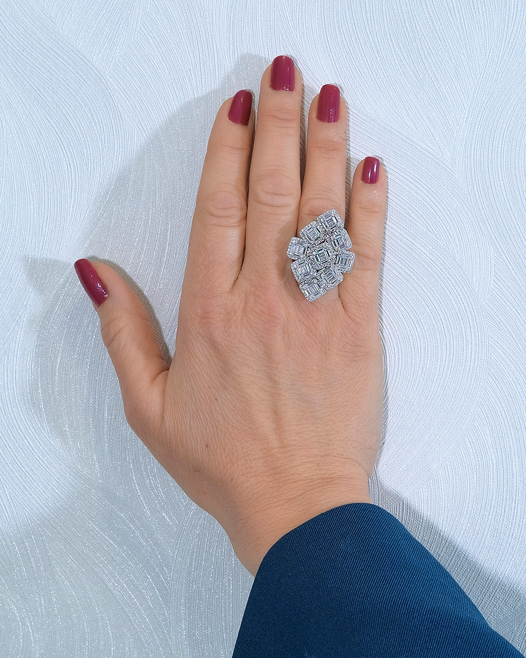 Anillo rombo joya en plata con orlas en circonitas