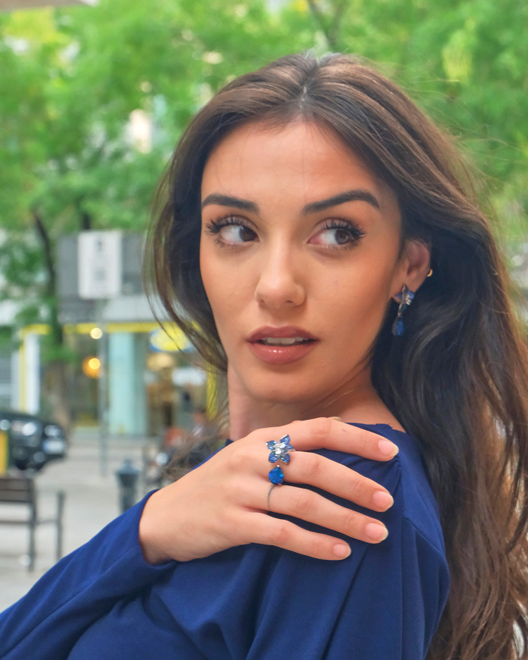 Anillo flor con opalina y circonitas zafiro en plata