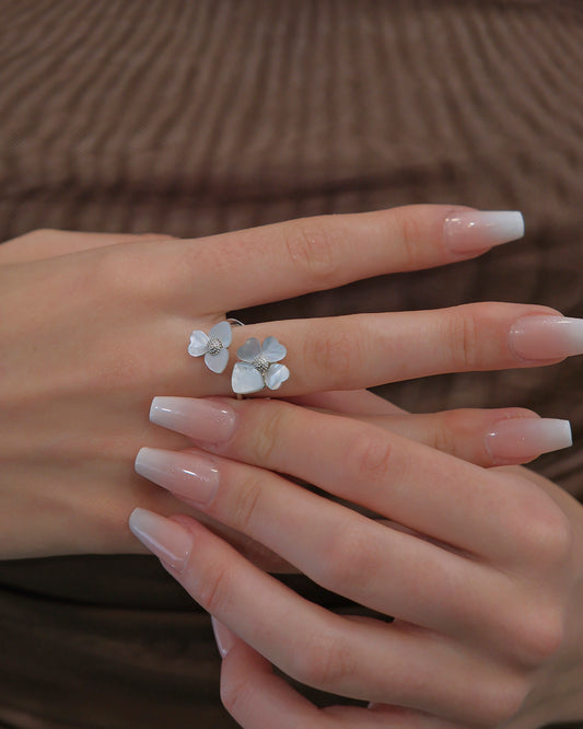 Silver ring with mother-of-pearl flowers