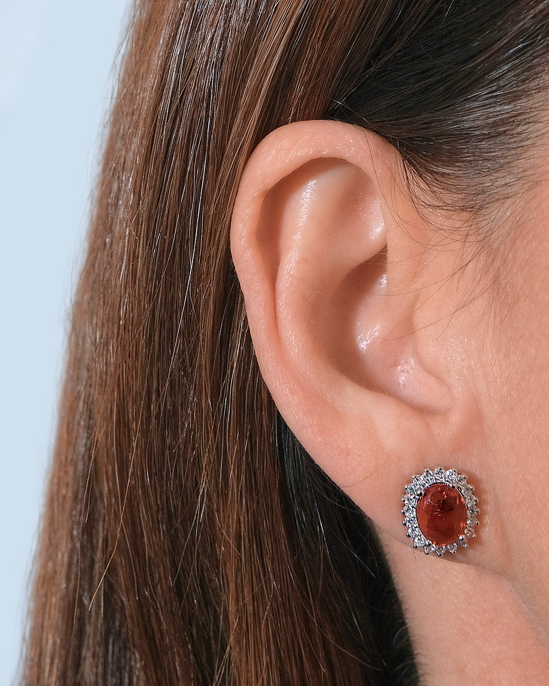 Earrings with a ruby-colored centerpiece