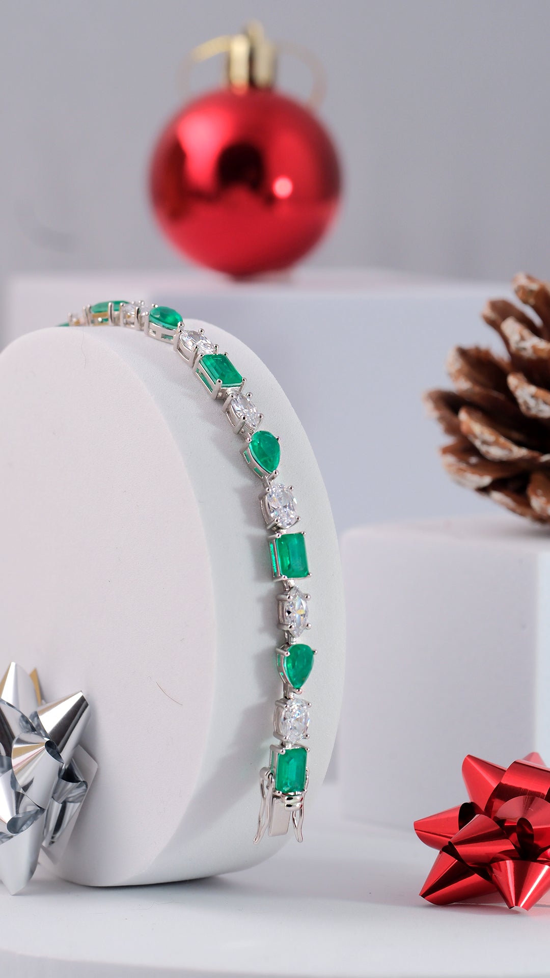 Pulsera con circonitas color esmeralda