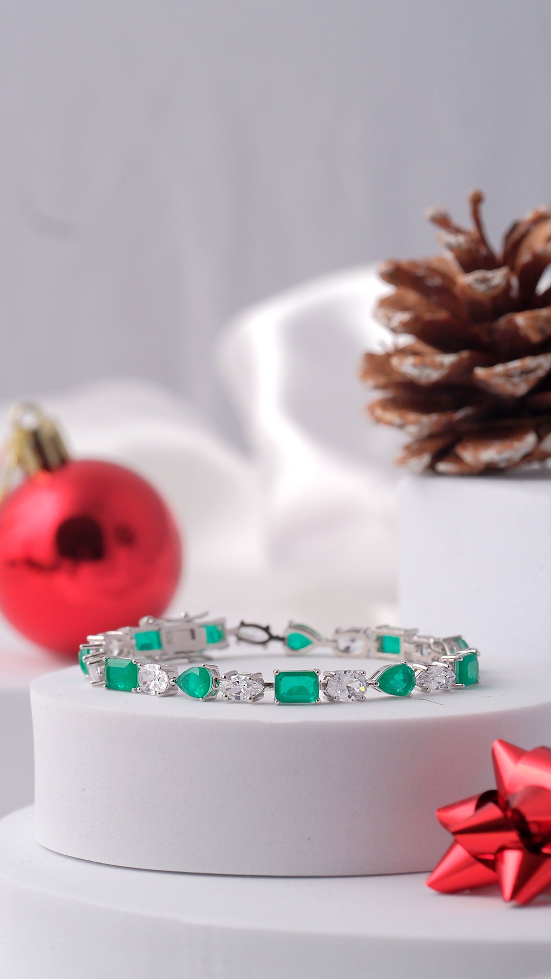 Pulsera con circonitas color esmeralda