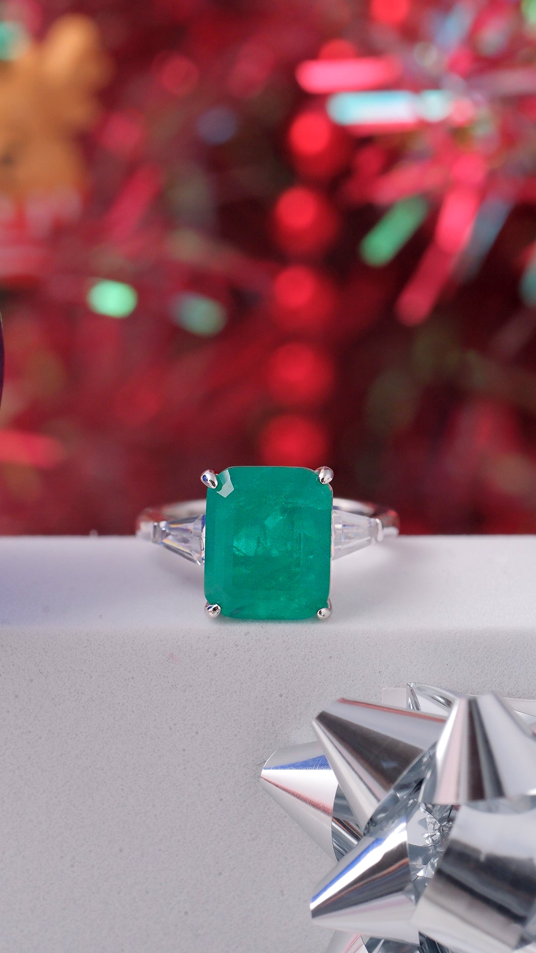 Anillo centro color esmeralda