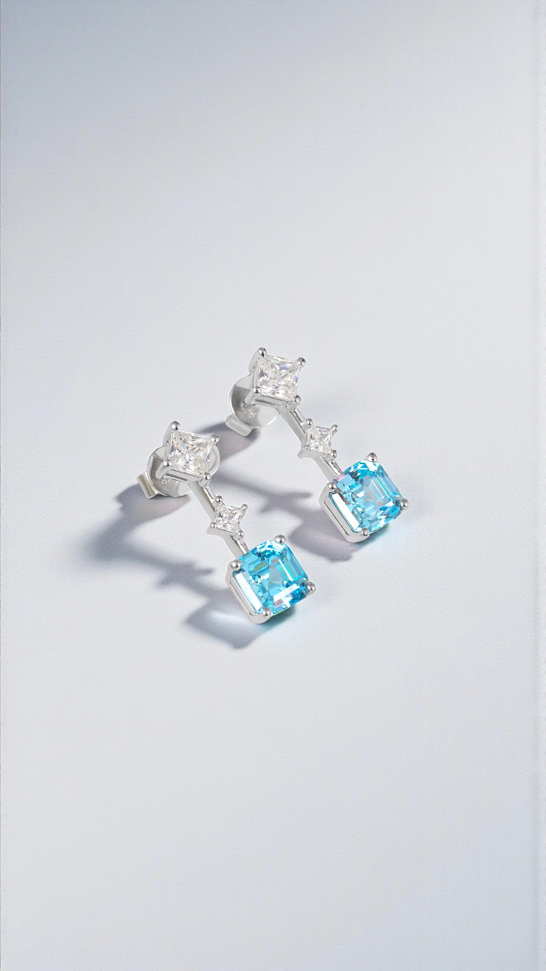 Long earrings with aquamarine-colored stones 