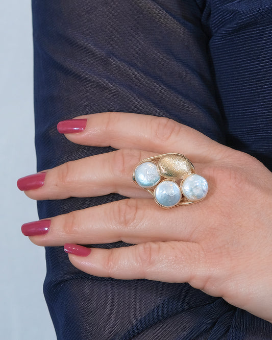 Matt glänzender Ring mit 4 Zuchtperlen 