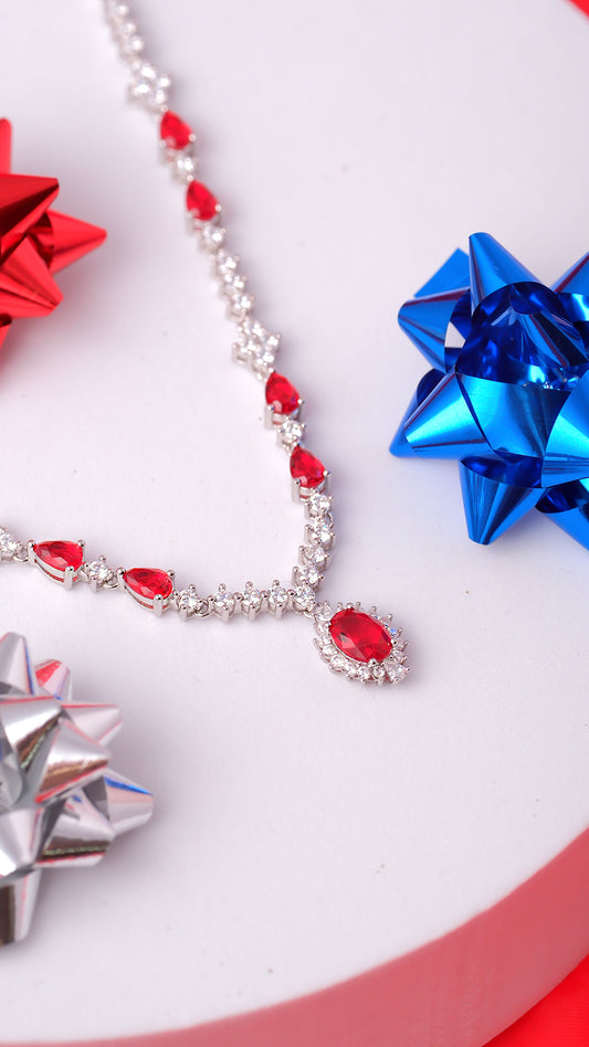 Gargantilla con roseta central color rubi