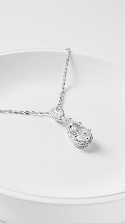 Cadena con colgante piedras talla pera