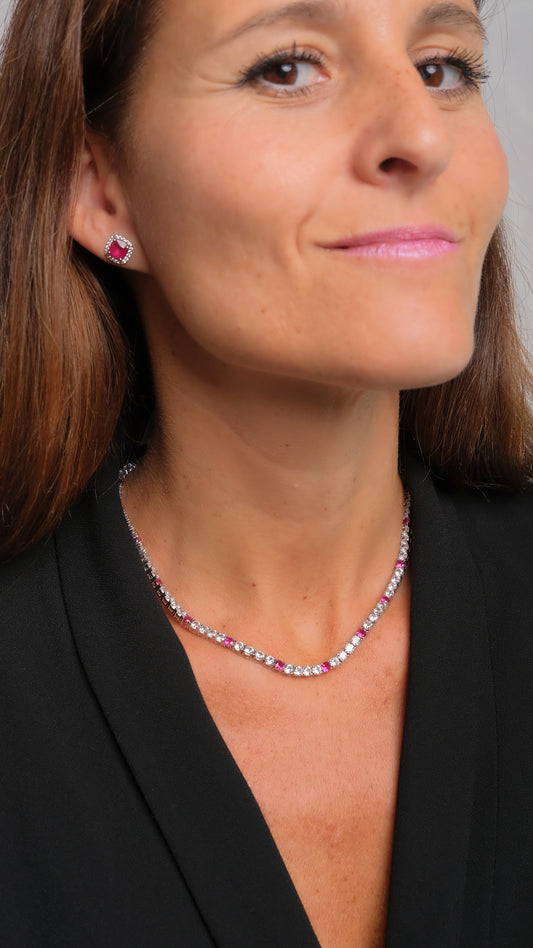Gargantilla en plata modelo riviere combinando circonitas en blanco y rubí