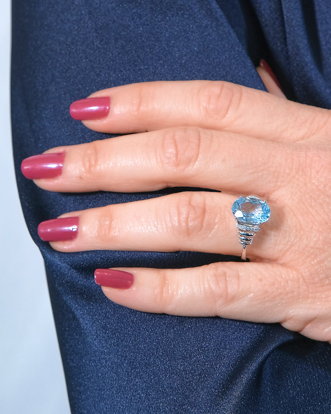 Oval cut aquamarine ring