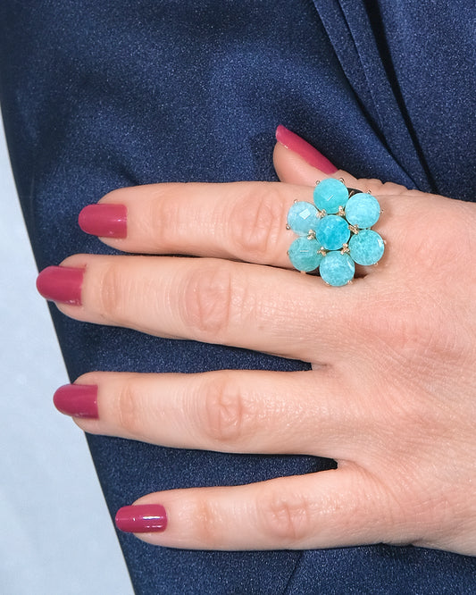 Anillo flor con piedras calcedonia