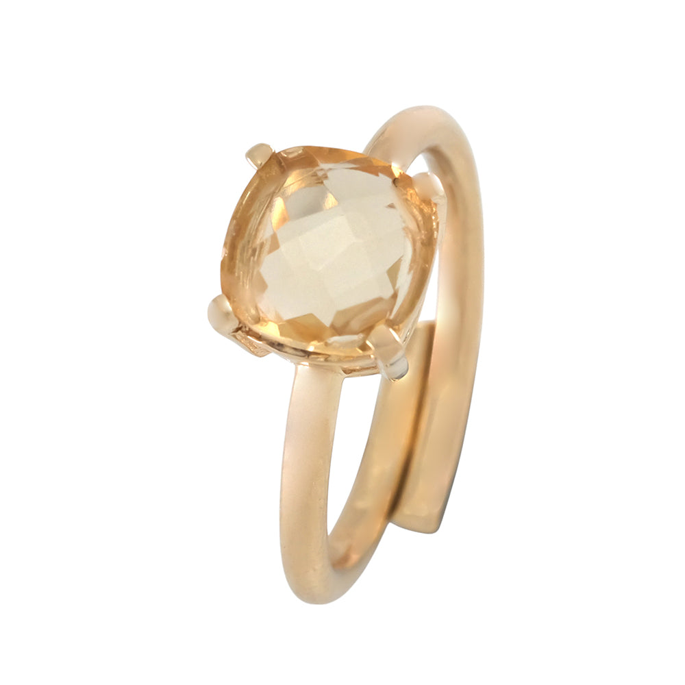 Anillo con baño de oro y piedra citrino central