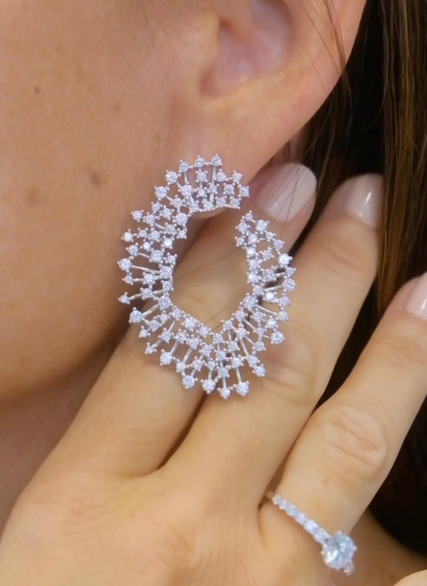 Pendientes grandes en plata con circonitas engastadas en garras