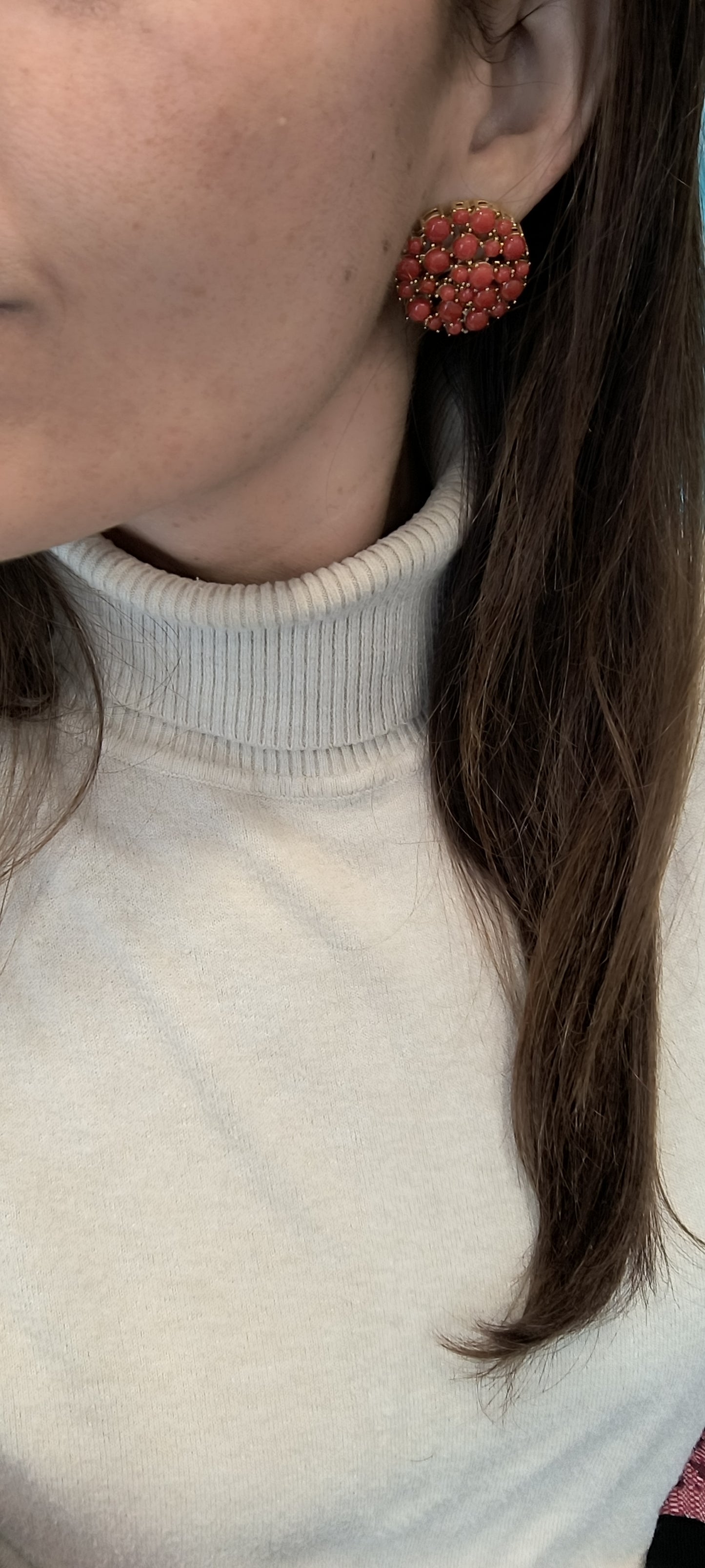 Pendientes redondos en corales