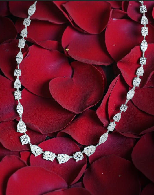 Gargantilla en plata con piedras combinando tallas