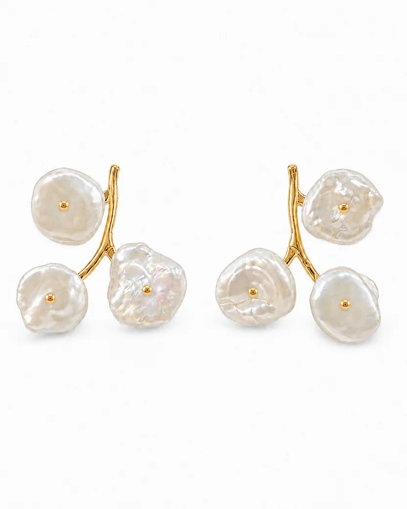 Pendientes en plata 925 con baño de oro con 3 perlas keshi – Kebel